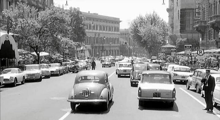 Le motorizzate, frame from the movie